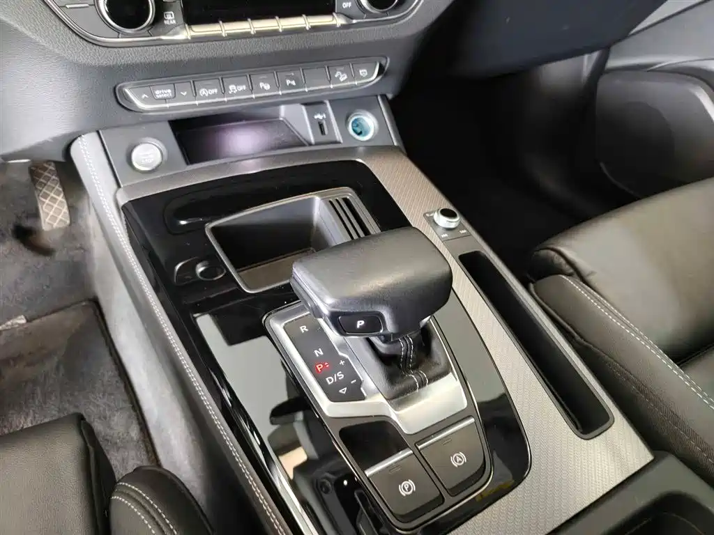 Audi Q5L 2022 40T Luxury Dynamic фото 12