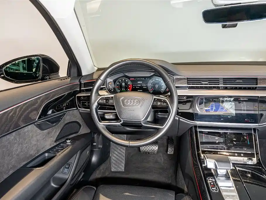 AUDI A8