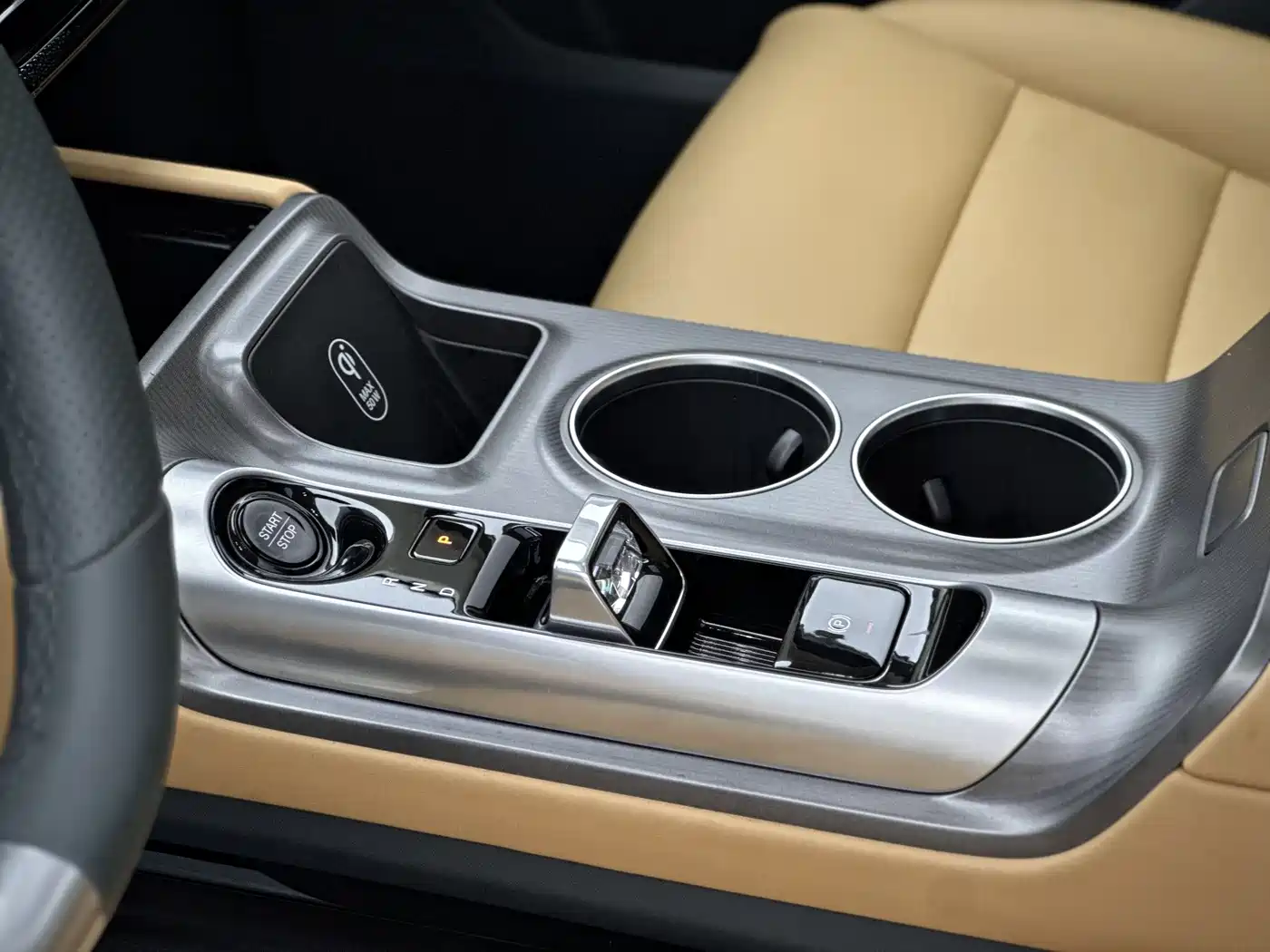 GAC Trumpchi Trumpchi E8 NEV 2024 150km Soaring Dragon Glory Edition фото 9