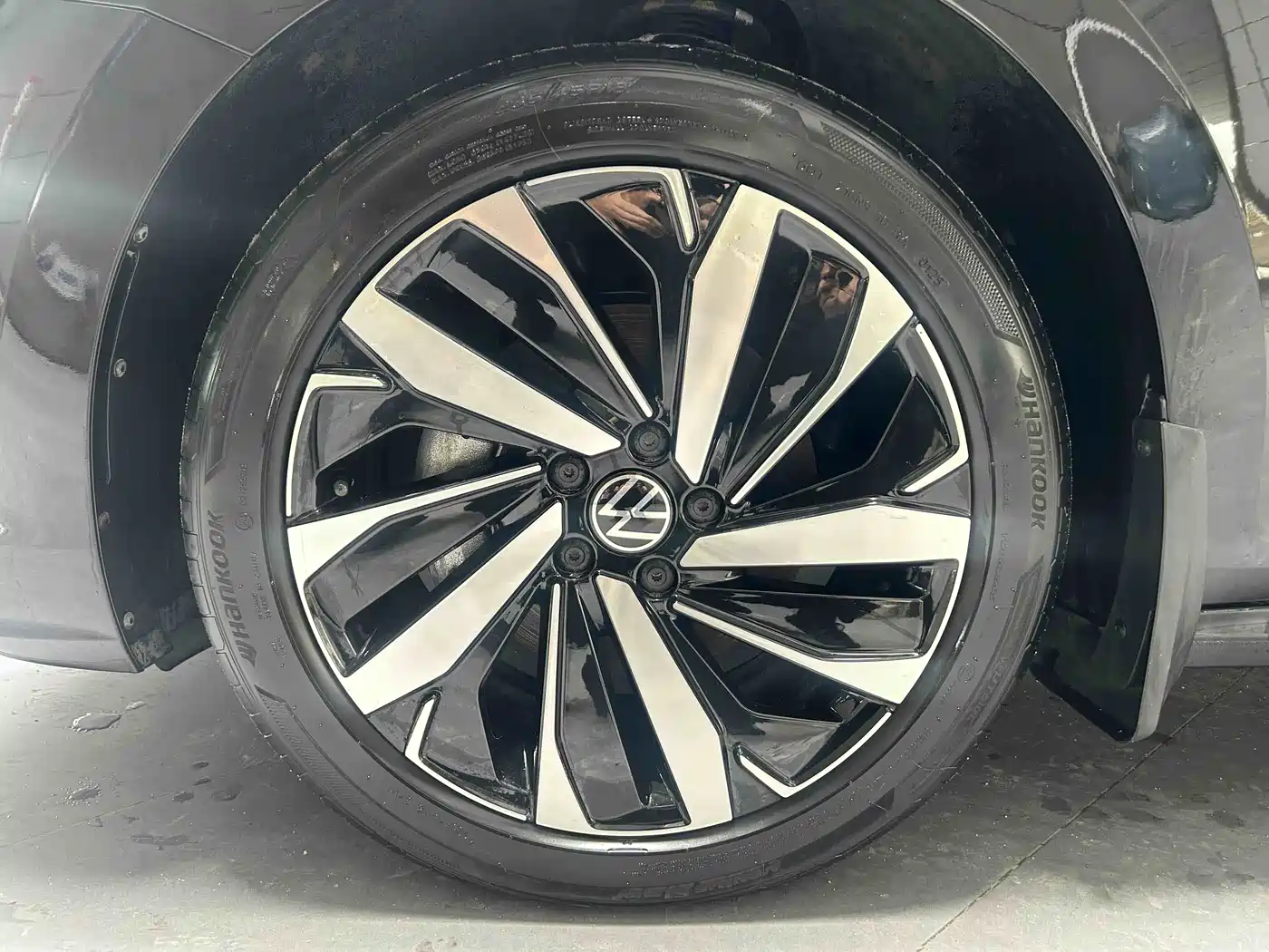 Volkswagen Passat 2025 Outstanding 380TSI Dragon Soaring Edition фото 3