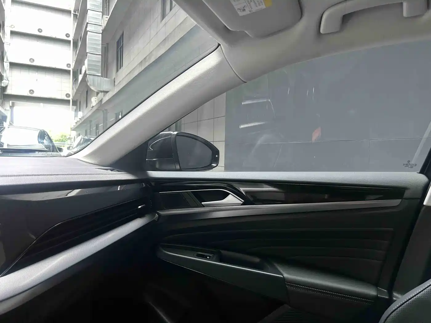Volkswagen Passat 2025 Outstanding 380TSI Dragon Soaring Edition фото 12