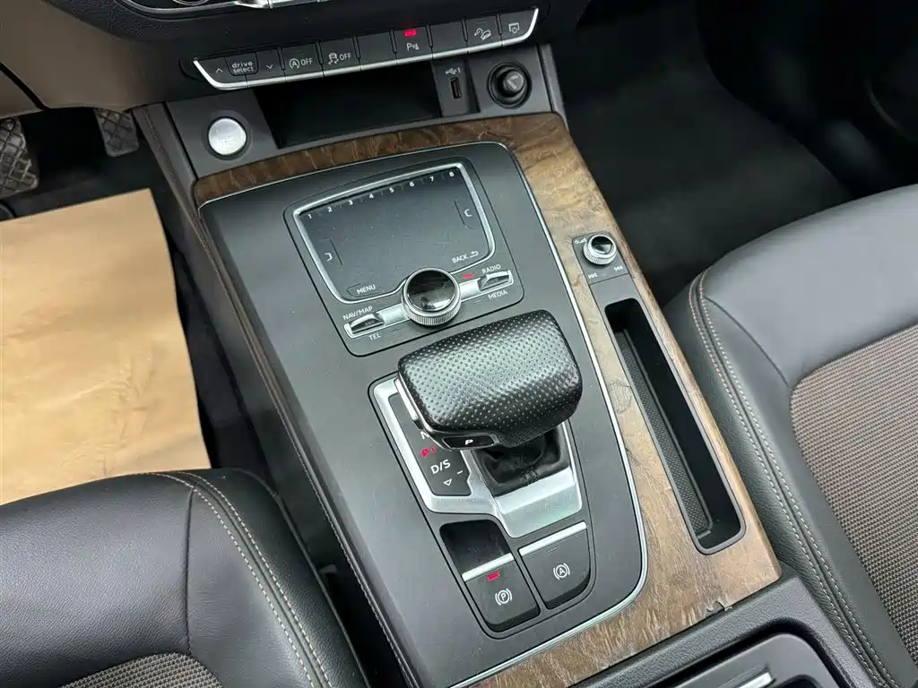Audi Q5L 2018 Model 45 TFSI Premium Luxury Sport China V фото 12