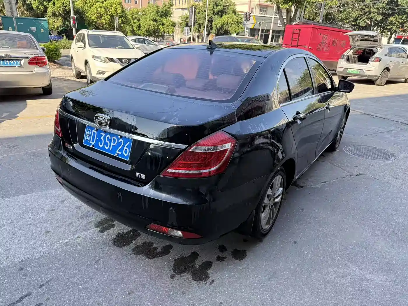 Фото 8 - Geely Emgrand