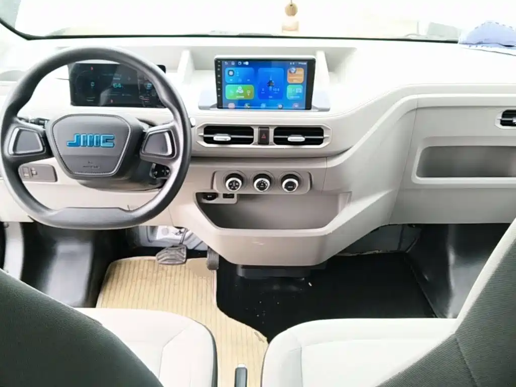 Jiangling E-Fushun 2025 2025 Clear Window Version 53.58kWh Medium Wheelbase Low Roof