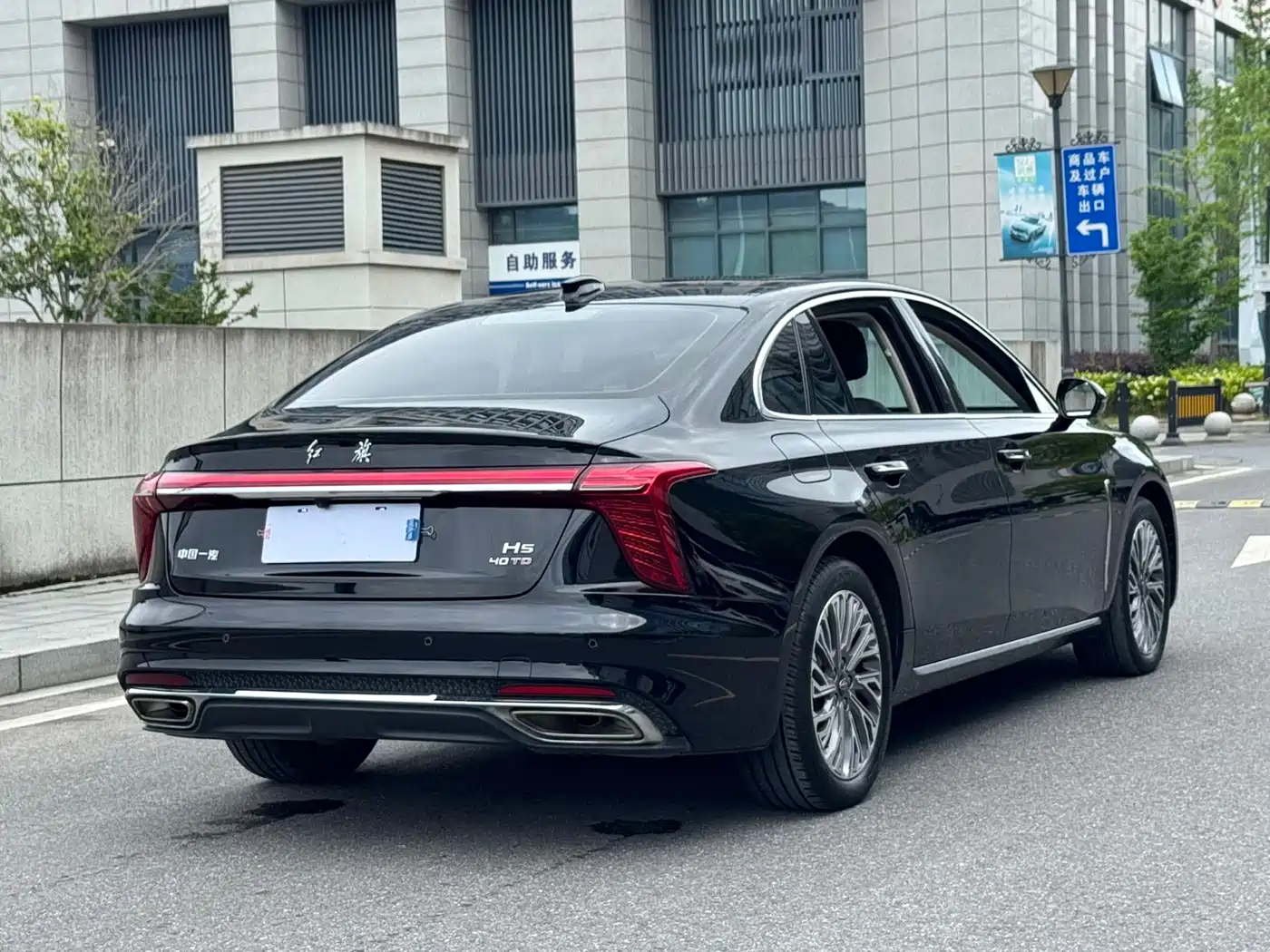 Hongqi H5 2023 2.0T Auto Smart Connect Flag Comfort фото 4
