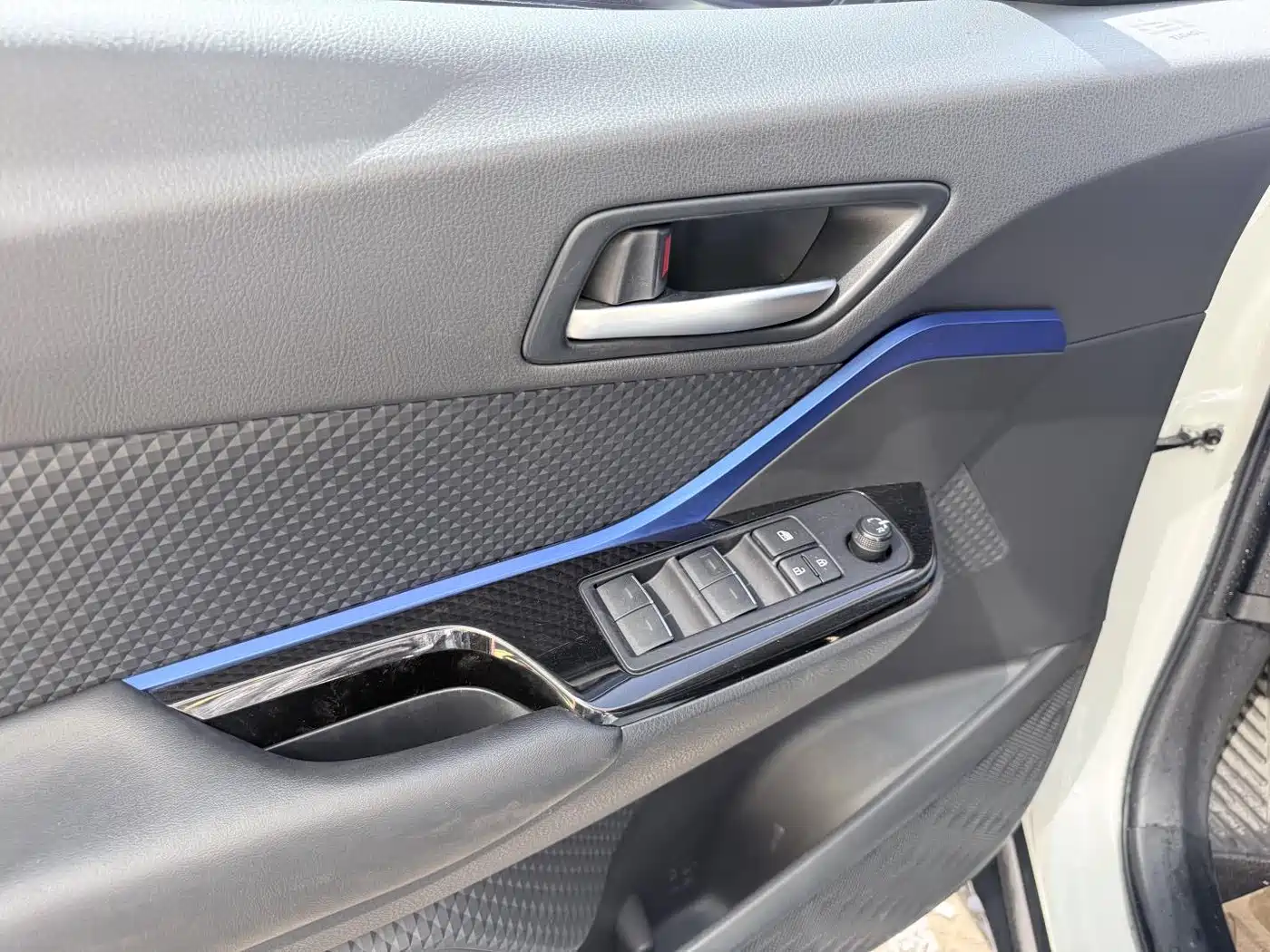 Toyota C-HR 2023 Model 2.0L Luxury Edition фото 8