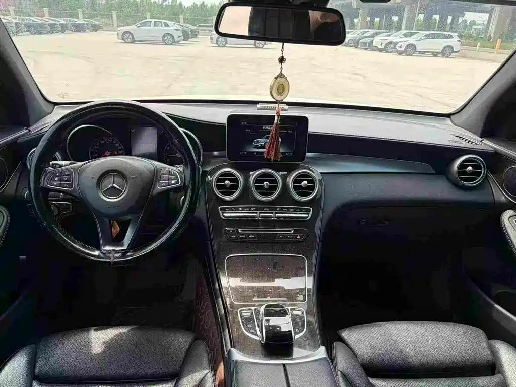 Mercedes-Benz GLC 2017 GLC 260 4MATIC Luxury фото 5