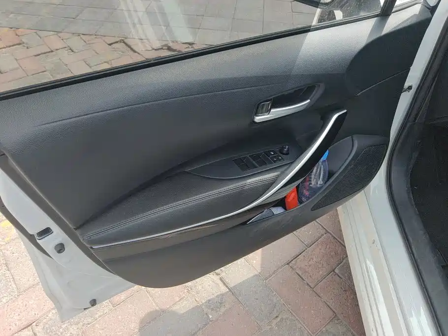 Фото 7 - Toyota Corolla
