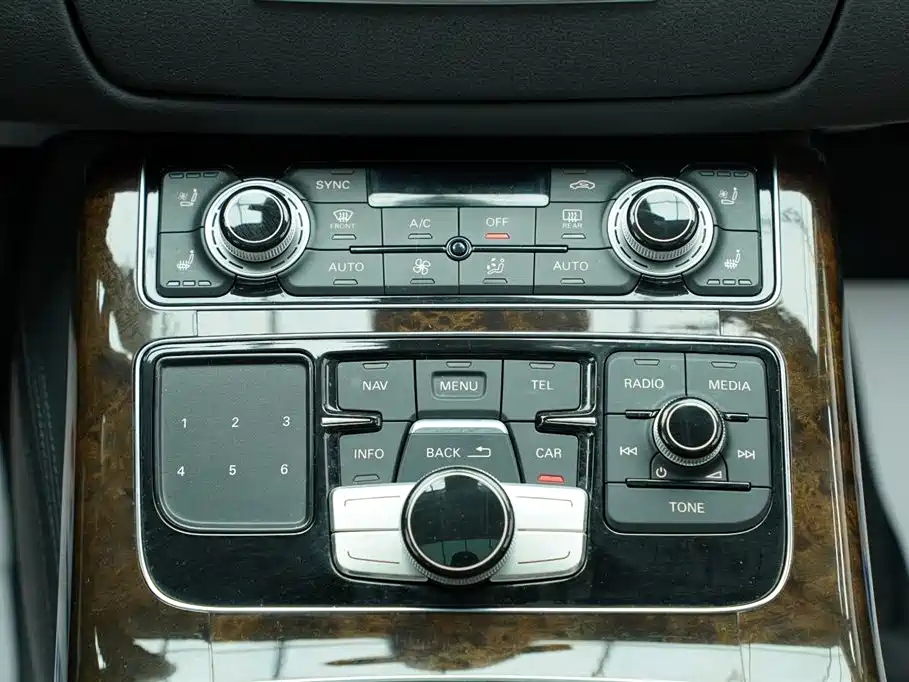 Audi A8 2014 A8L 45 TFSI quattro Luxury фото 27