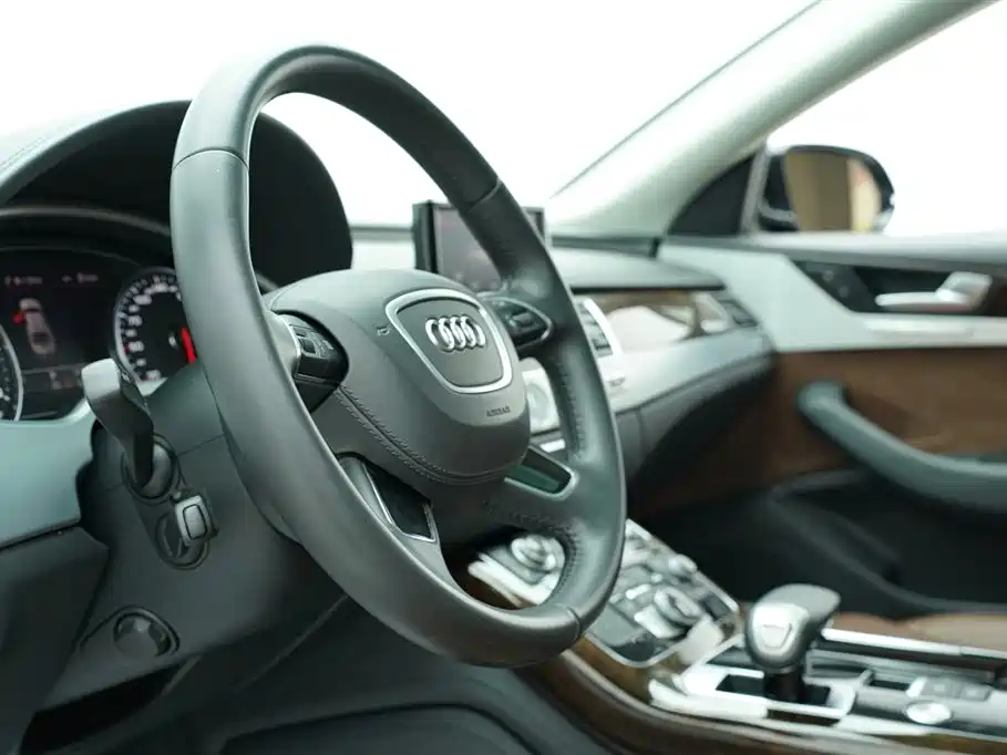 Audi A8 2014 A8L 45 TFSI quattro Luxury фото 9