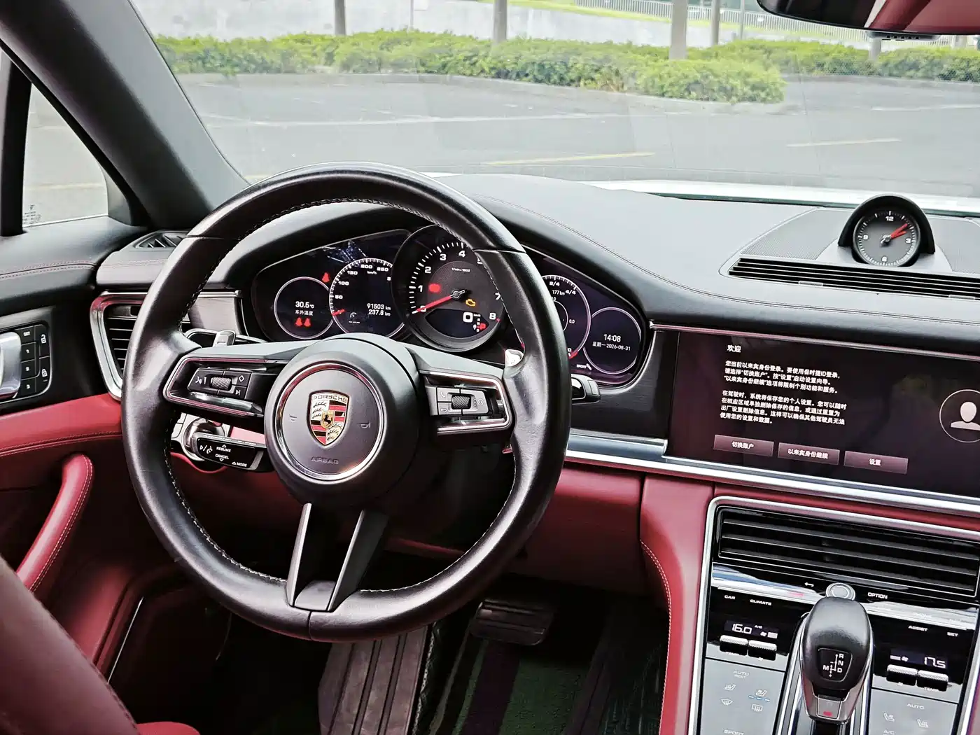 Фото 14 - Porsche Panamera