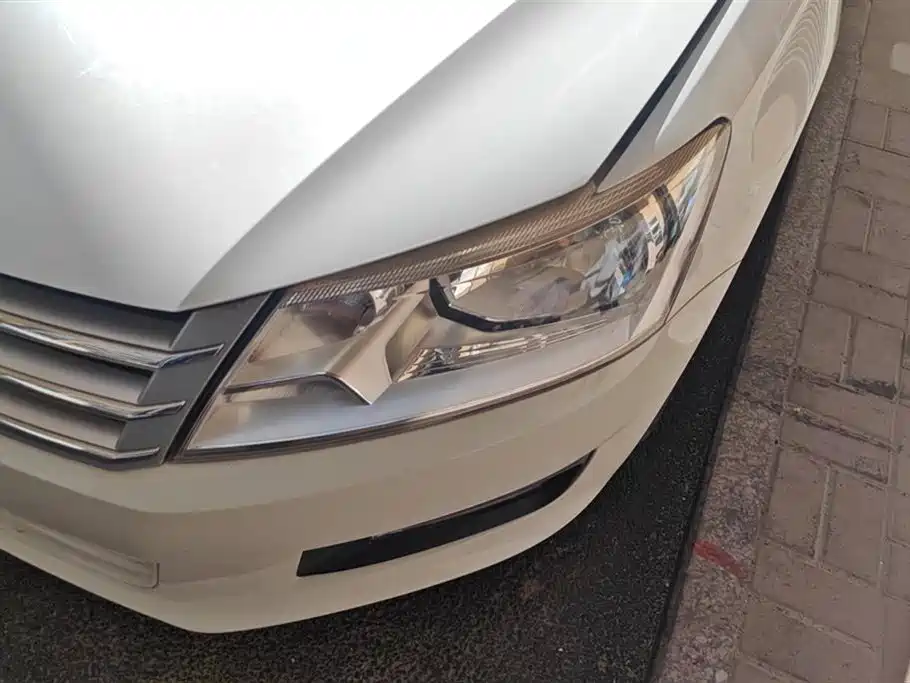 Volkswagen Santana 2013 Model 1.6L Automatic Luxury Edition фото 5