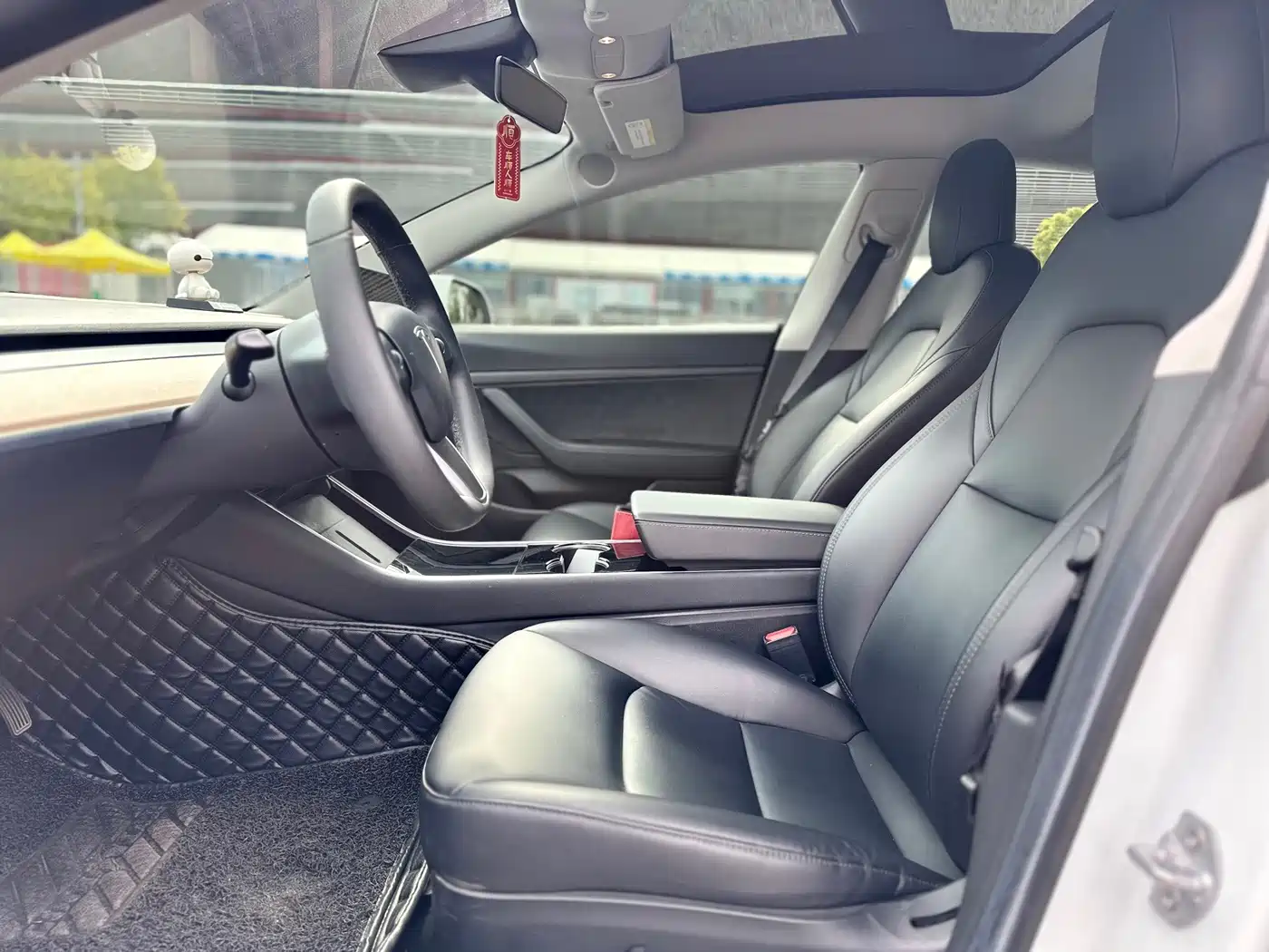 Фото 6 - Tesla Model 3