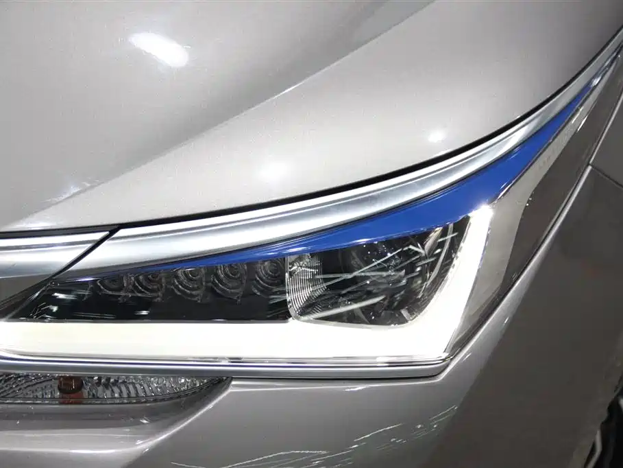 Toyota Corolla 2017 Facelift Hybrid 1.8L E-CVT Leading Edition фото 6