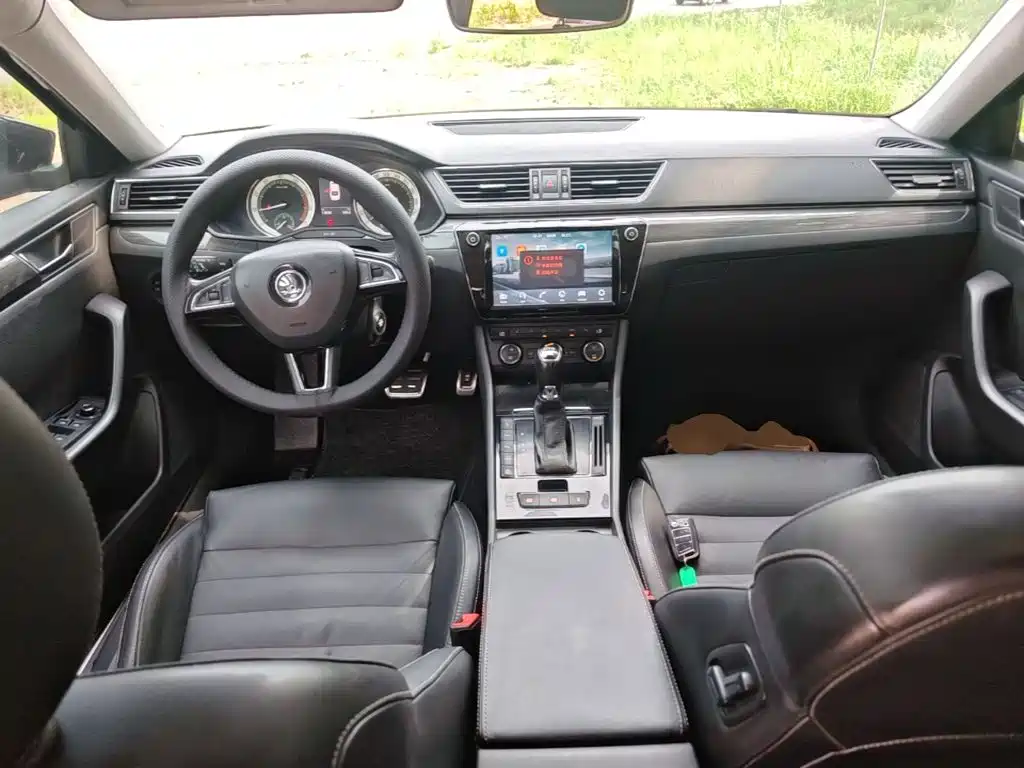 Photo 10 - Škoda Superb