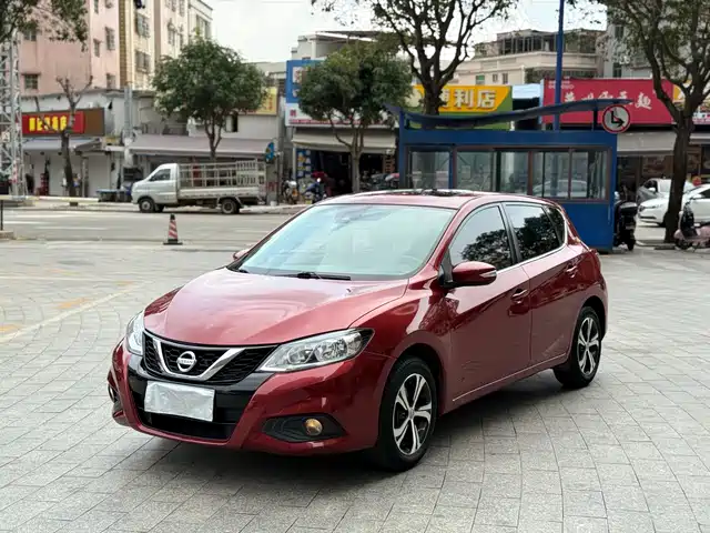 NISSAN TIIDA