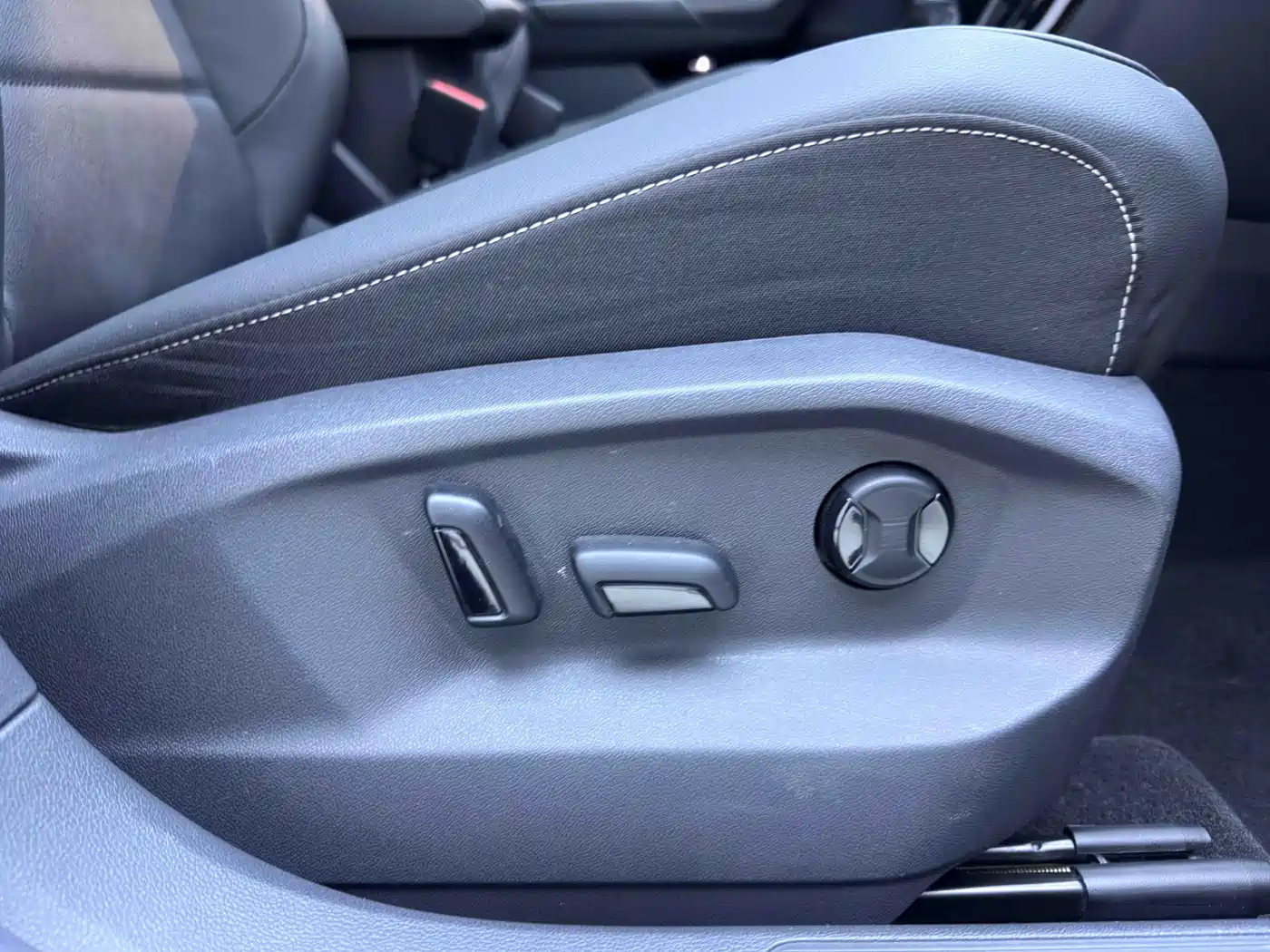 VOLKSWAGEN T ROC EXPLORING SONGS