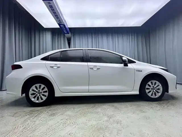 Toyota Corolla 2022 Hybrid 1.8L E-CVT Pioneer Edition — фото 5
