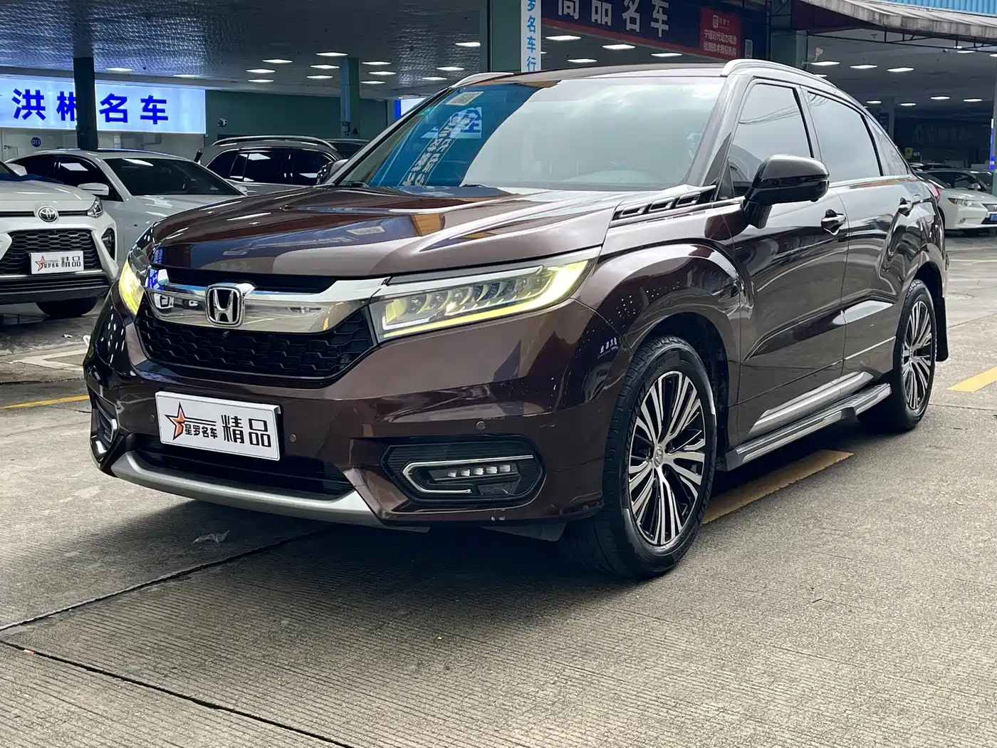 Photo 1 - Honda Avancier