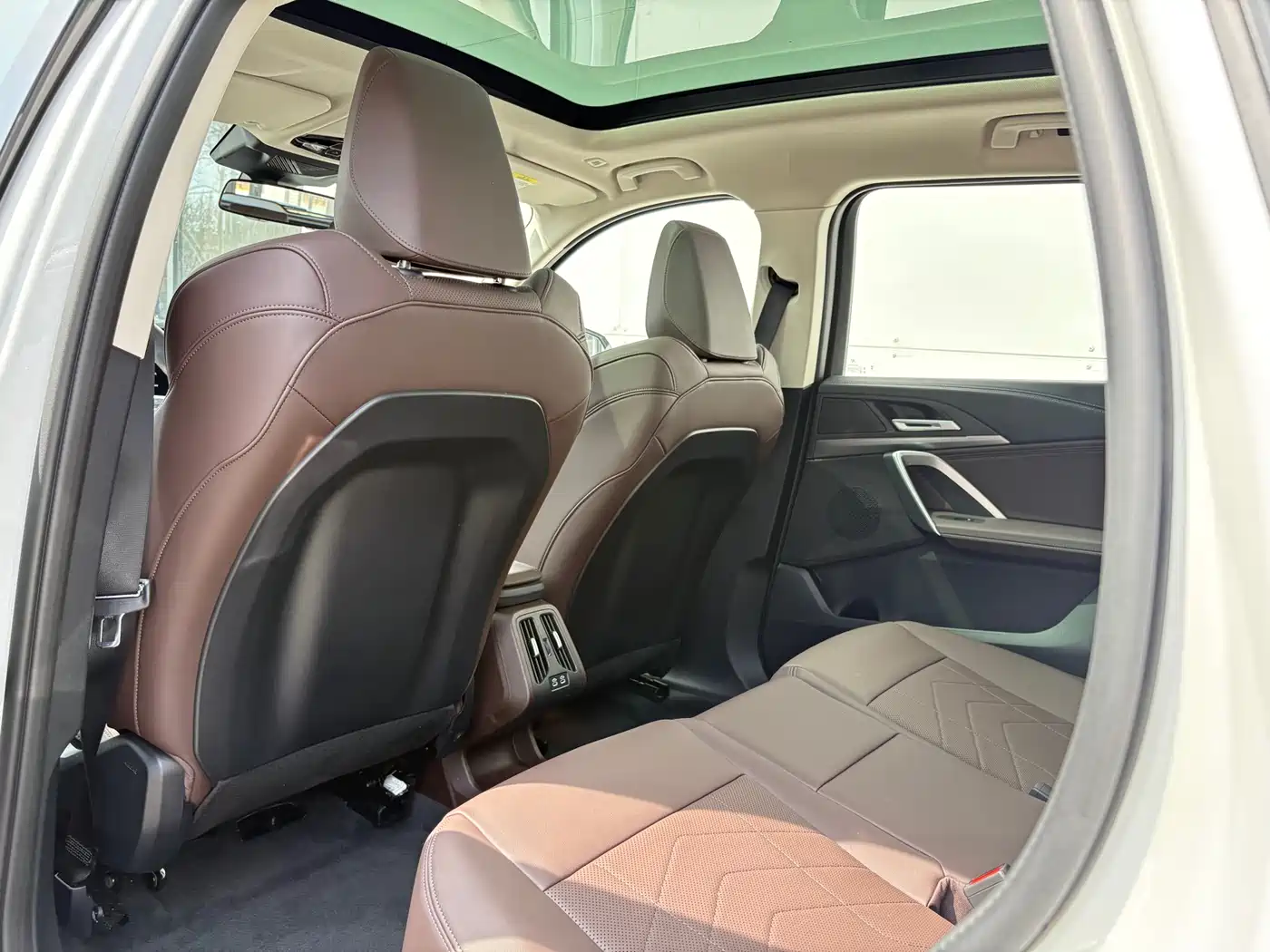BMW iX1 2023 eDrive25L M Sport Package фото 21