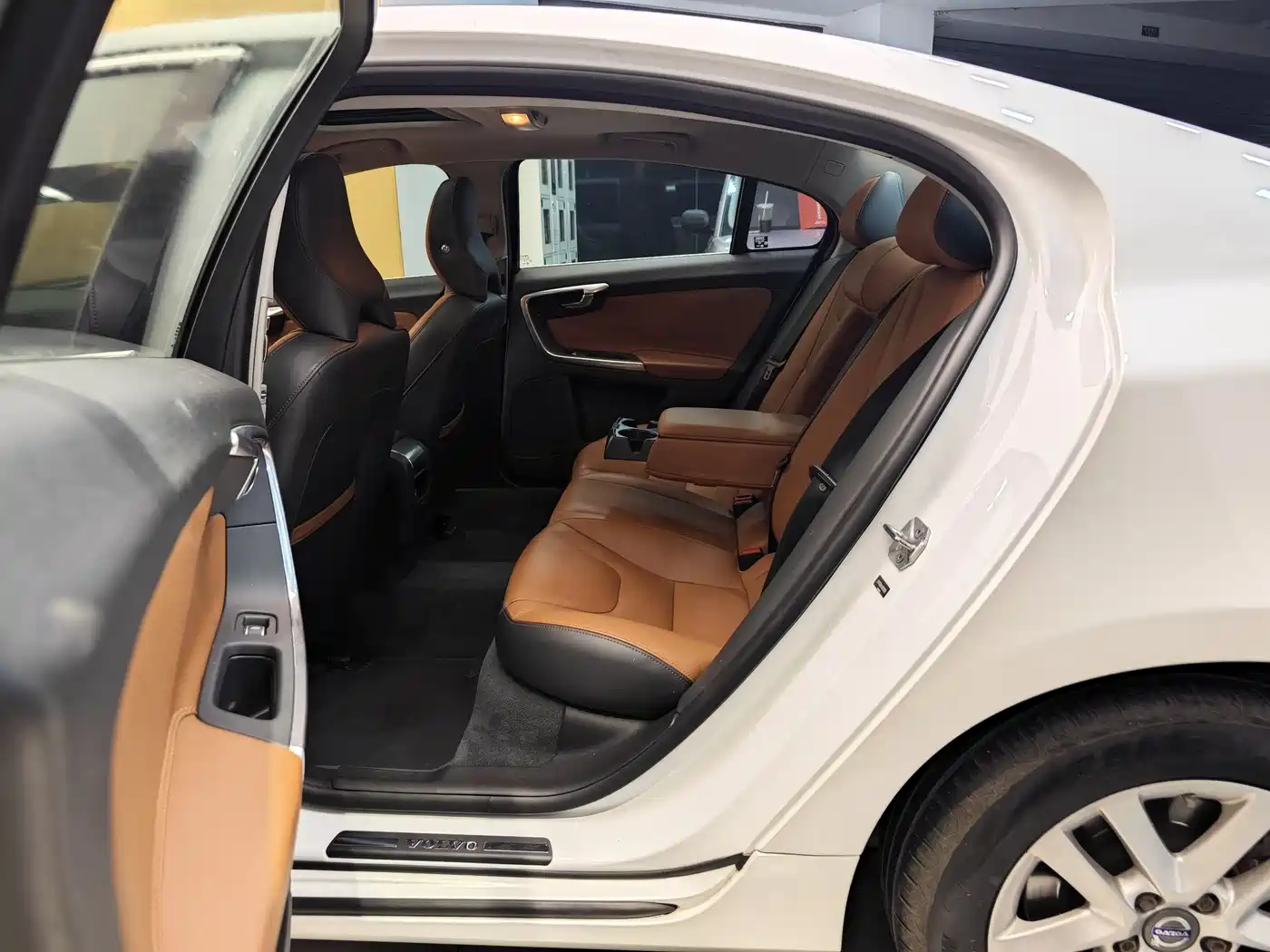 Фото 21 - Volvo S60