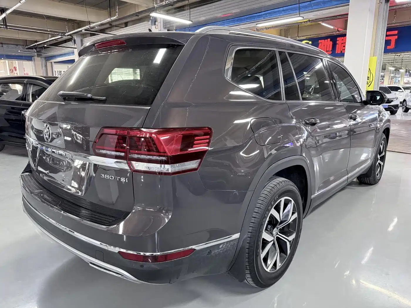 Volkswagen Teramont 2019 380TSI 4WD Luxury Edition China VI фото 19