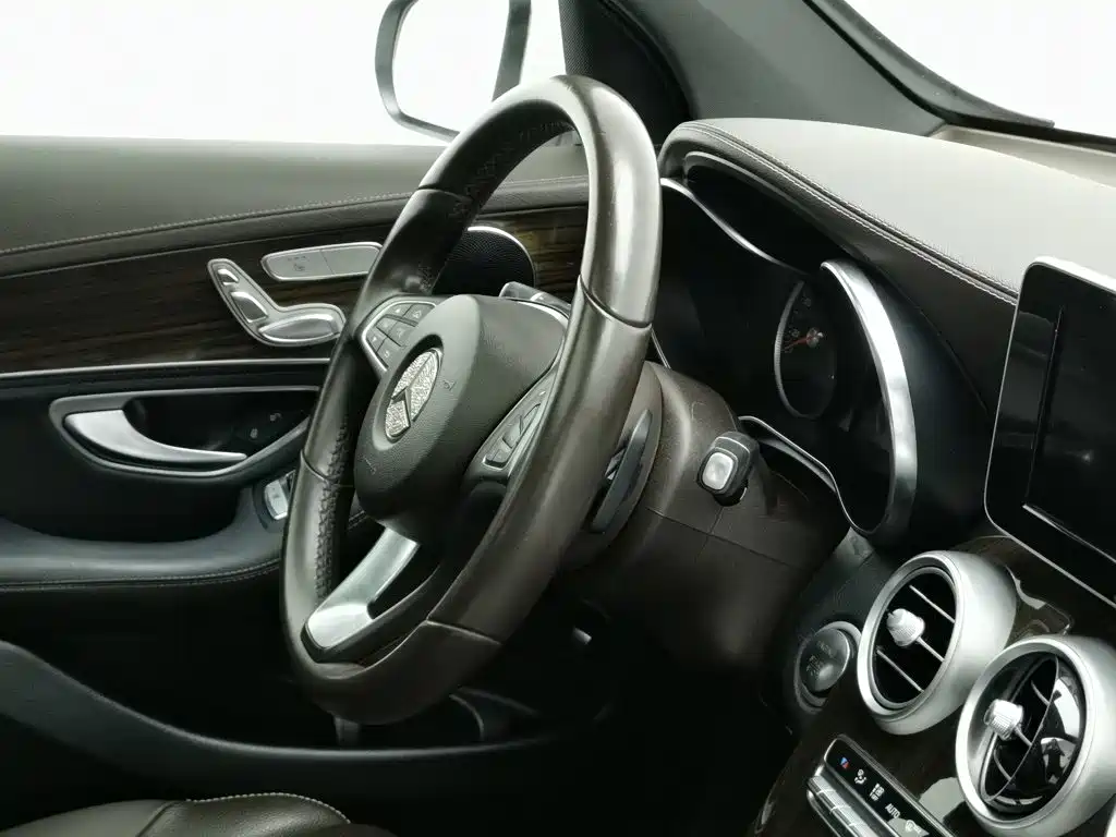 Photo 22 - Mercedes-Benz GLC