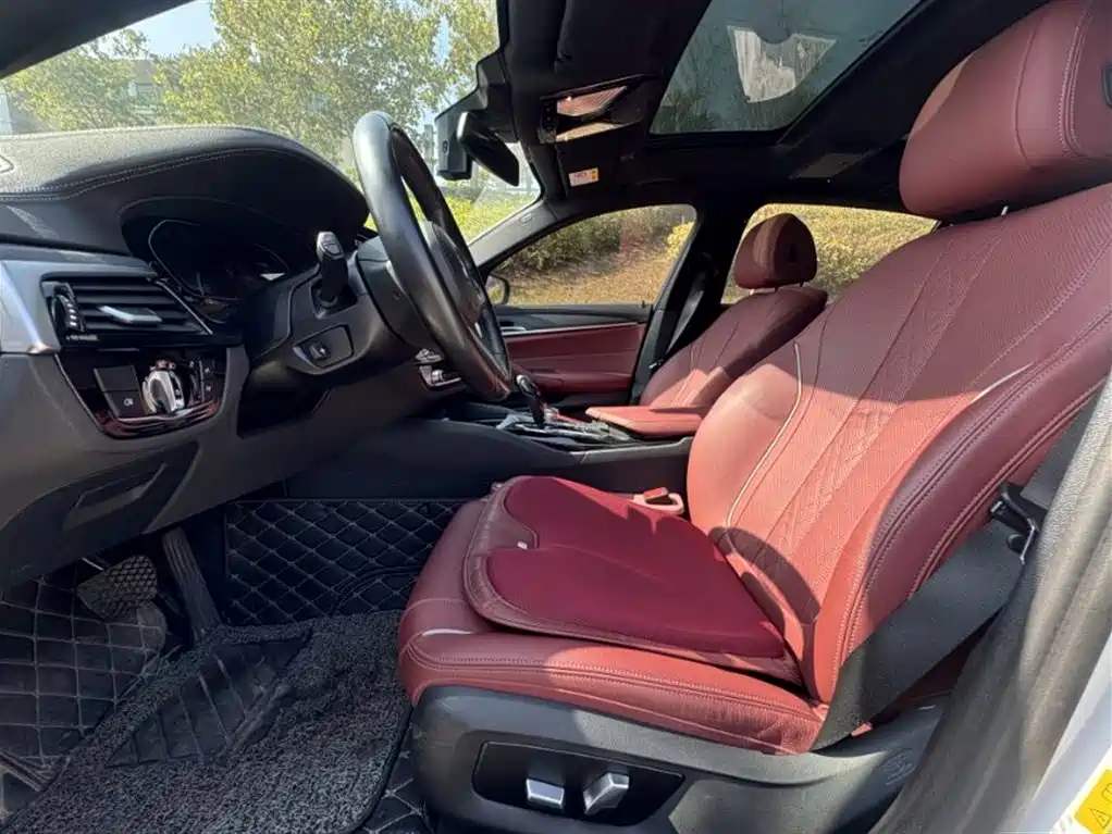 BMW 5 Series New Energy 2021 535Le M Sport Package фото 2