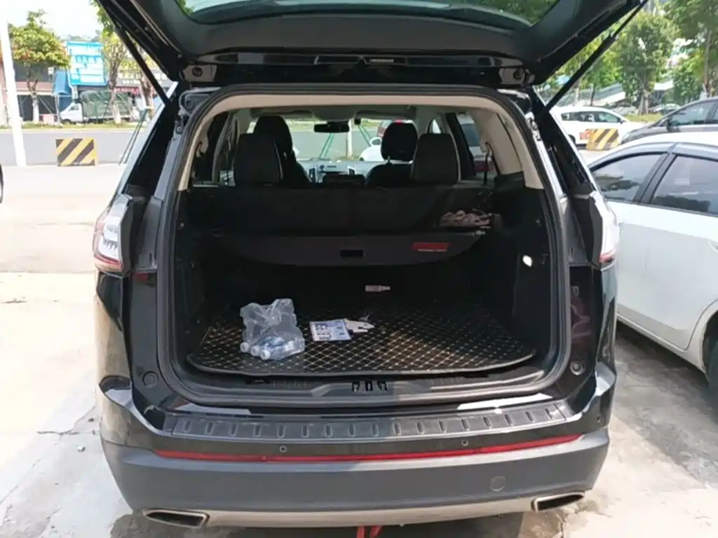 Фото 19 - Ford Edge