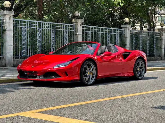 FERRARI F8