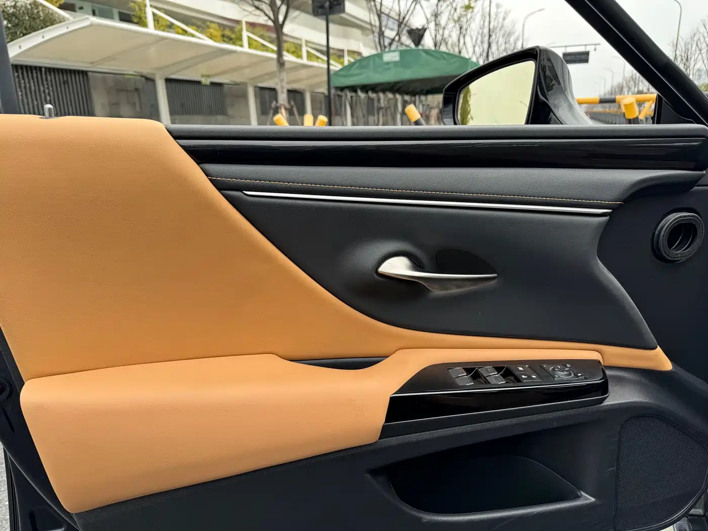 Lexus ES 2023 200 Excellence Edition фото 13