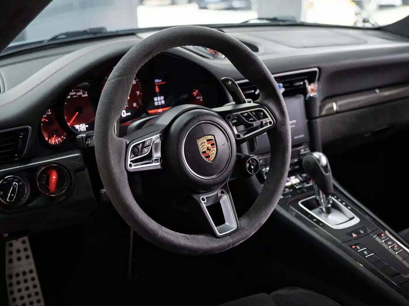 Porsche 911 2017 Carrera GTS 3.0T фото 13