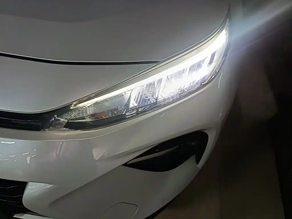 Toyota Wildlander 2023 2.0L CVT FWD Urban фото 24