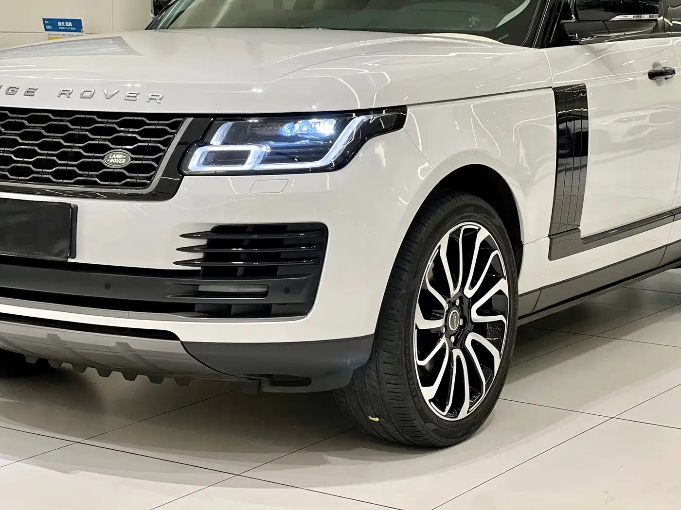 Land Rover Range Rover 2020 3.0 L6 Shengshi Edition фото 11