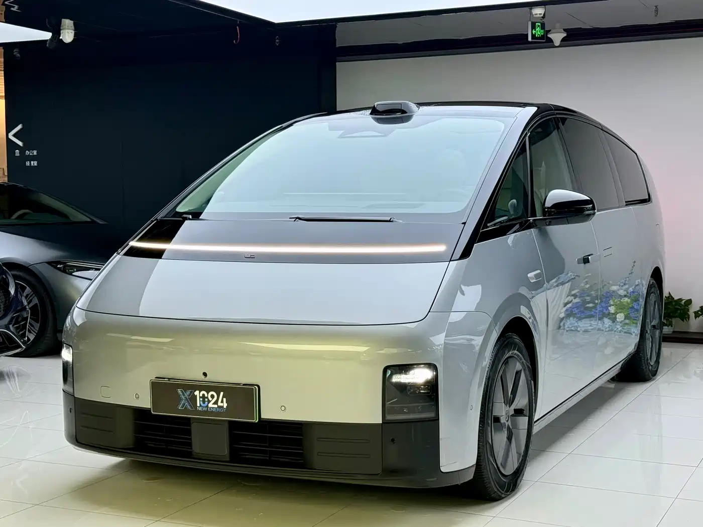 Li Auto MEGA 2024