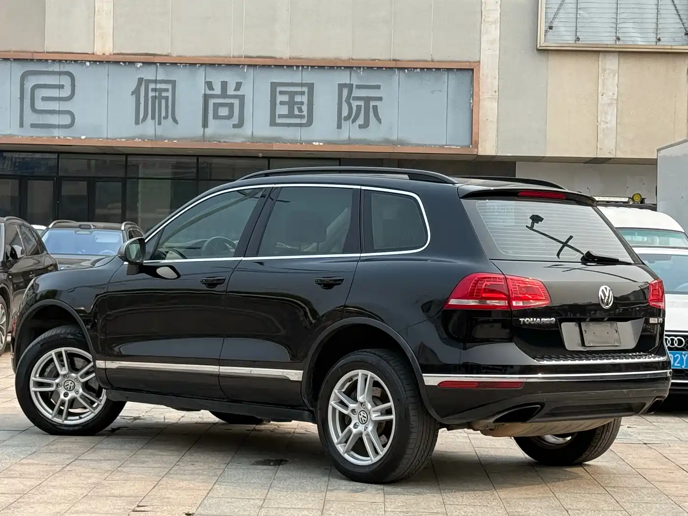 VOLKSWAGEN TOUAREG