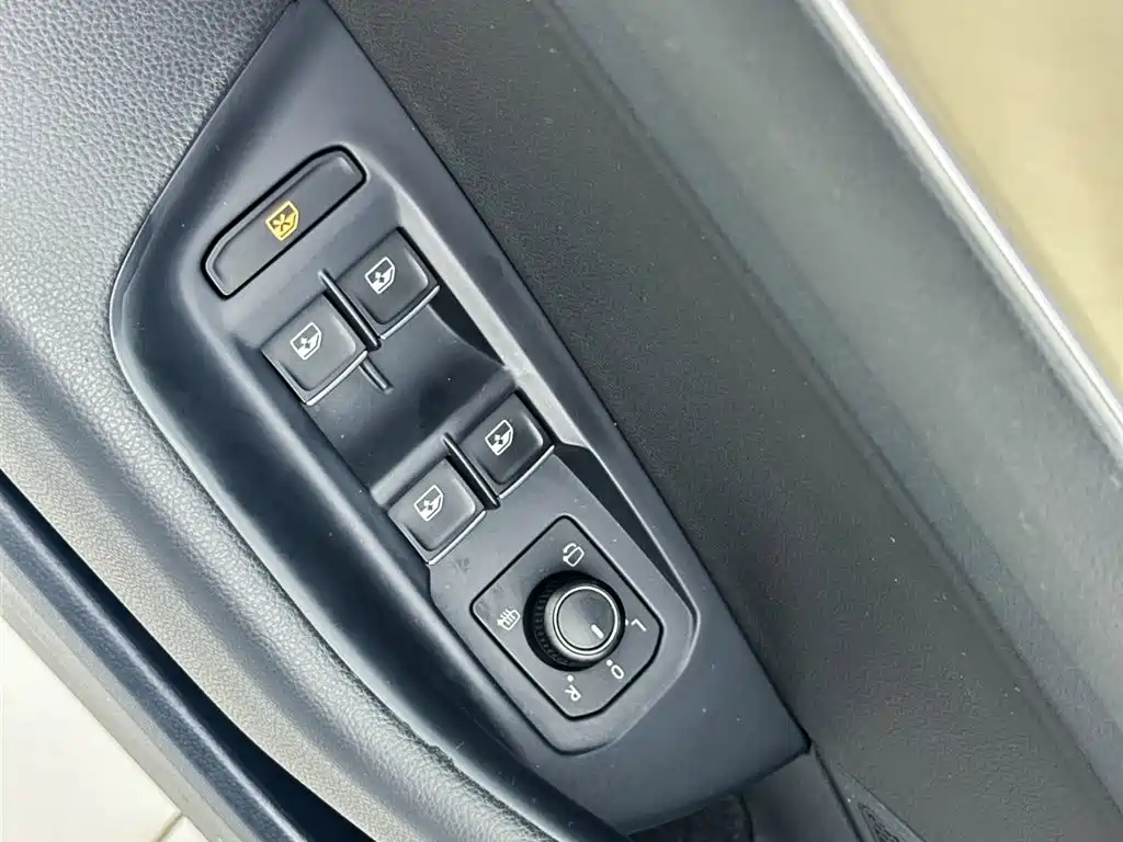 Volkswagen FAW-Volkswagen CC 2019 330TSI Luxury Appearance (China V) фото 10