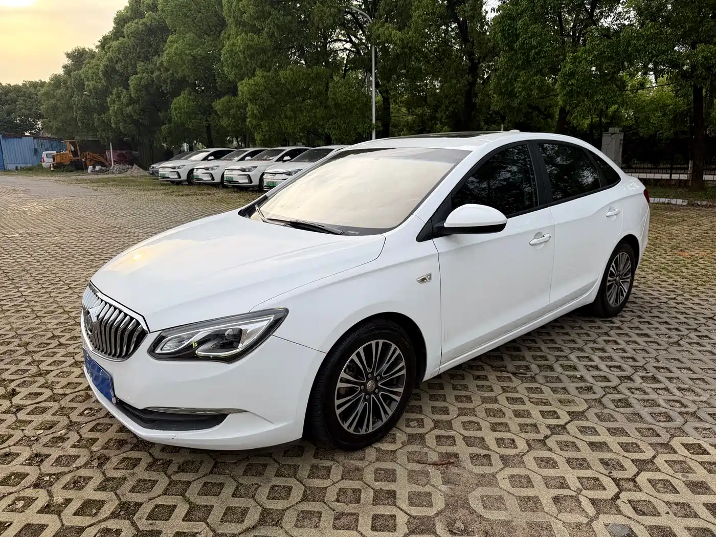 Photo 1 - Buick Excelle
