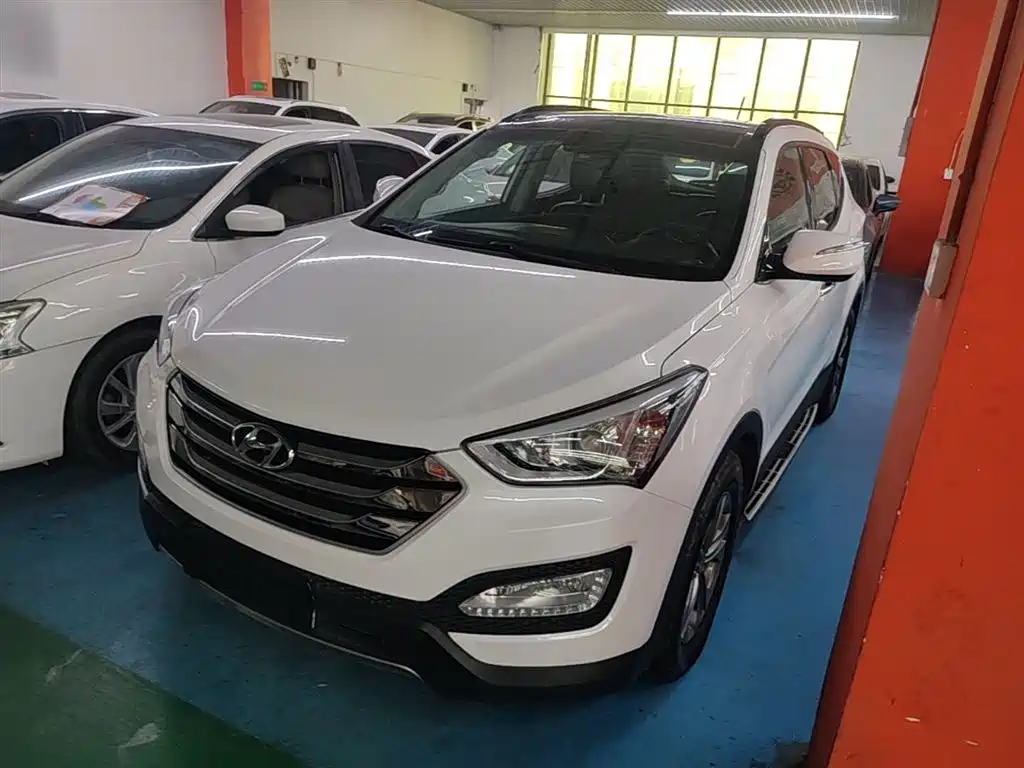 Hyundai Santa Fe 2015 2.4L Automatic 4WD Smart 5-seater