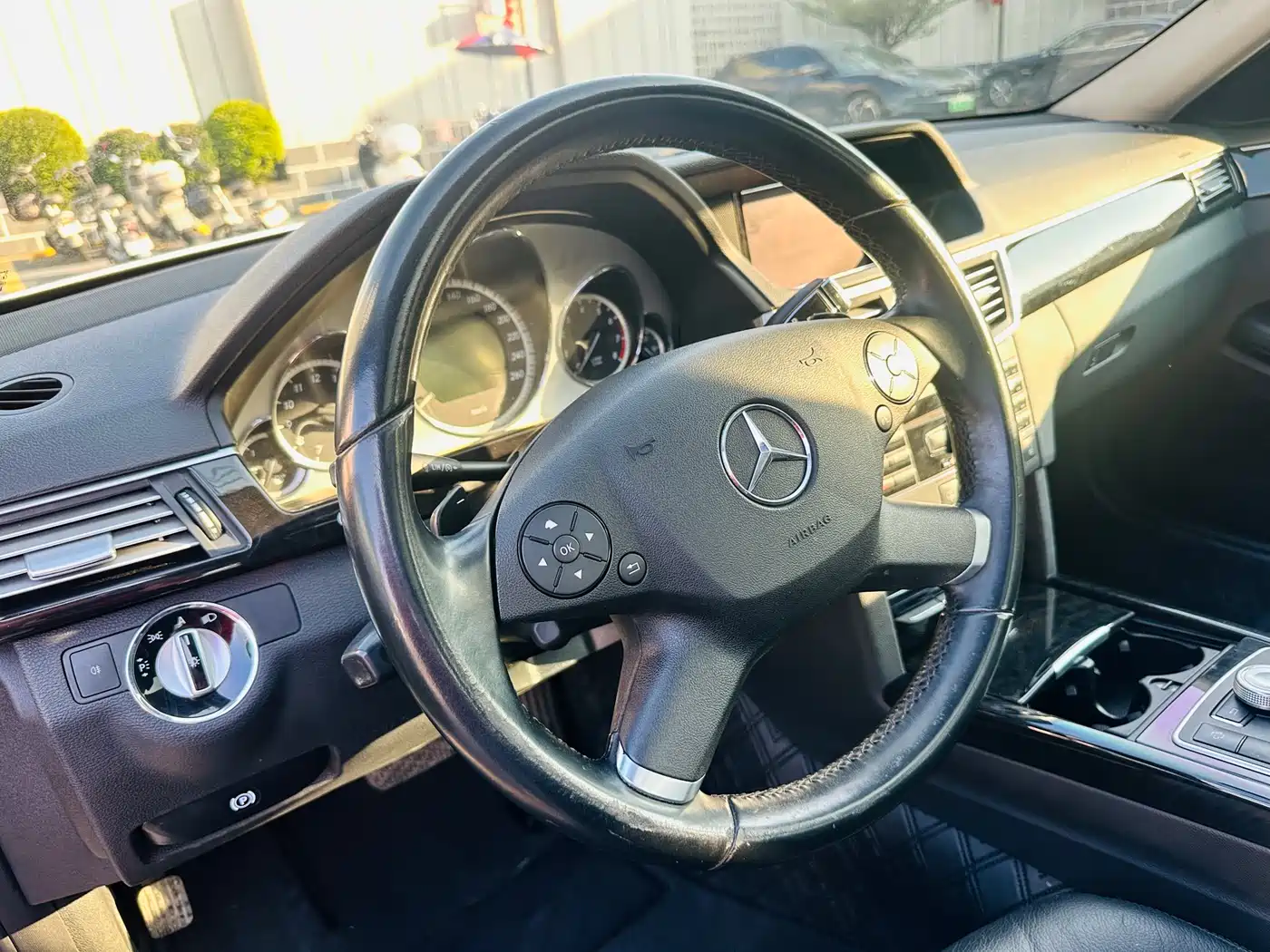Mercedes-Benz E-Class 2010 E 300 L Fashion фото 22