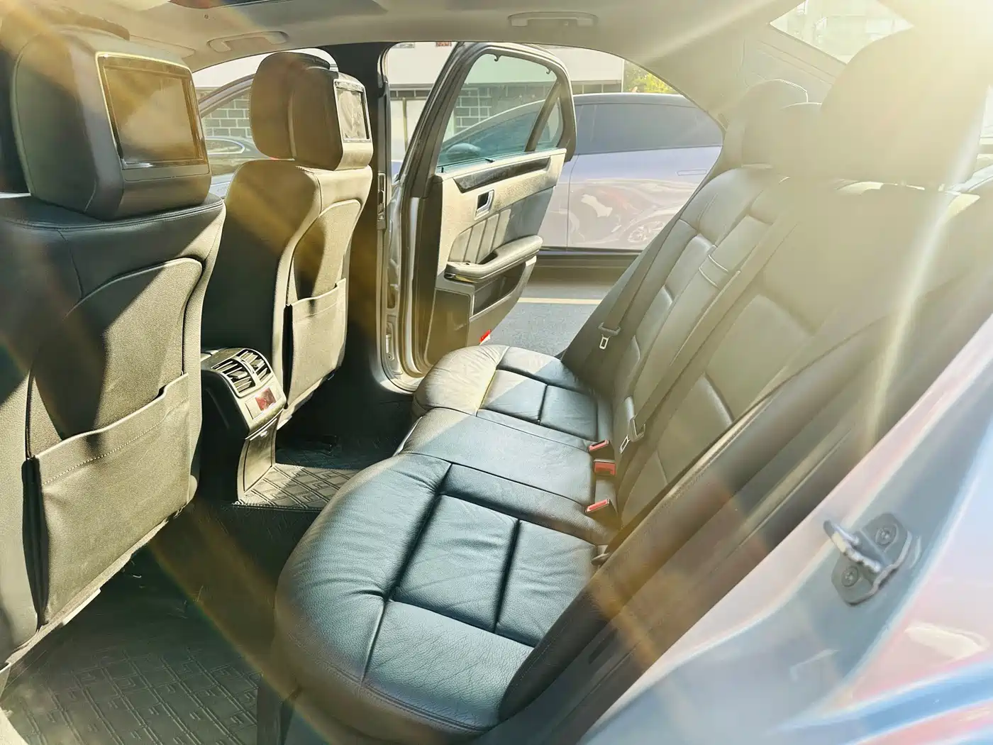Mercedes-Benz E-Class 2010 E 300 L Fashion фото 16