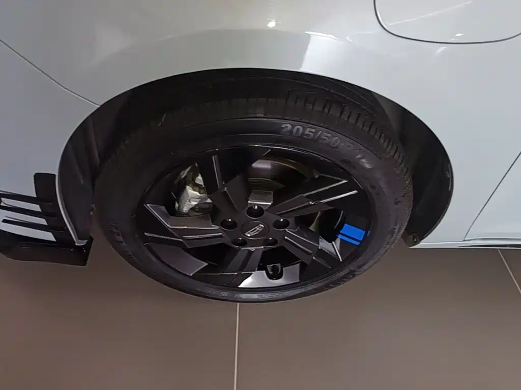Geely Emgrand L HiP 2023 2024 Champion Edition 1.5TD-DHT Pro 100KM Excellence