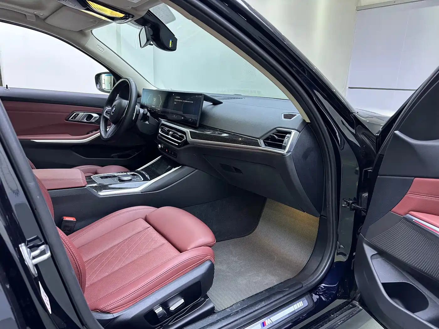 BMW 3 Series 2023 325Li M Sport Package фото 14