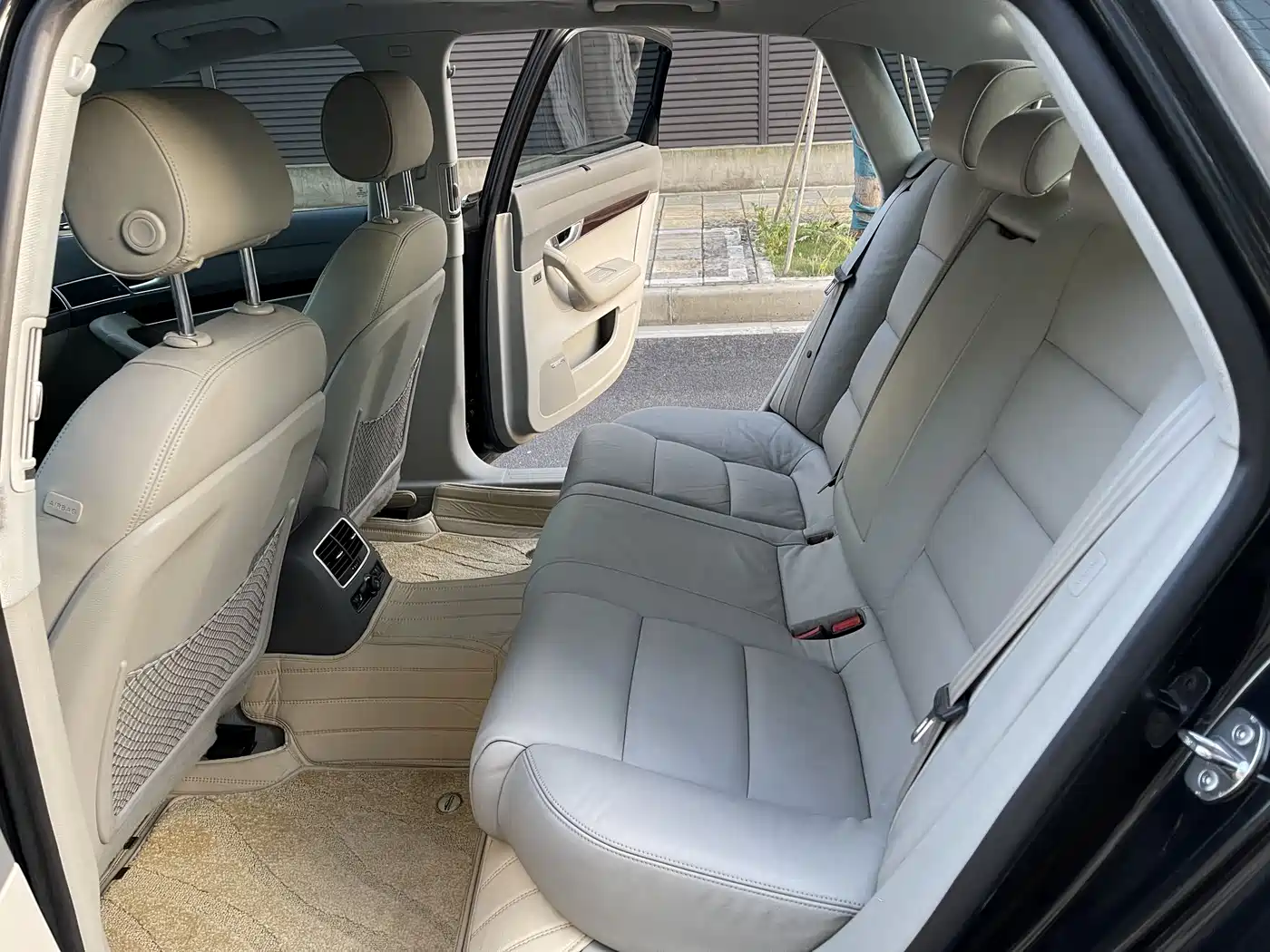 Audi A6L 2010 2.8 FSI Luxury фото 9