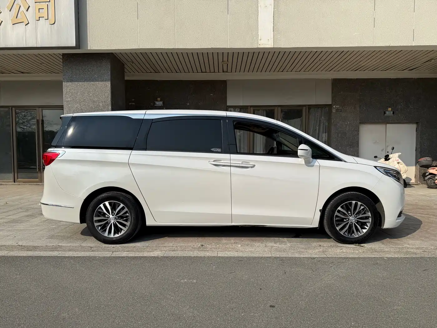 Buick GL8 2017 ES 28T Luxury China V фото 5
