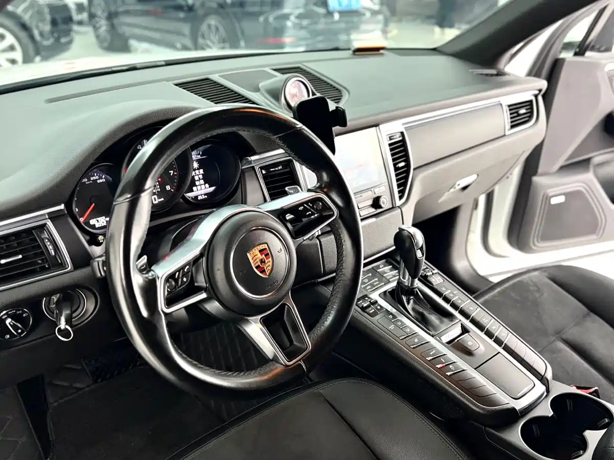 Porsche Macan 2017 Macan 2.0T фото 10