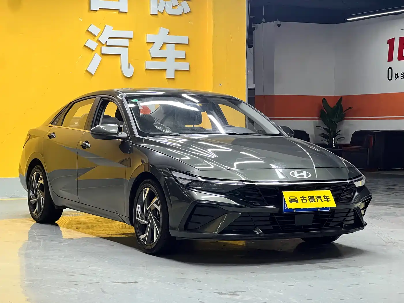Hyundai Elantra 2023 Model 1.5L CVT LUX Premium Edition фото 3