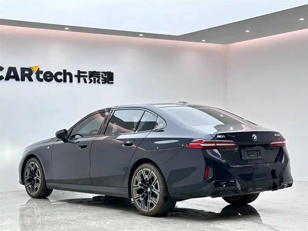 BMW 5 Series 2025 530Li Premium M Sport Package фото 3