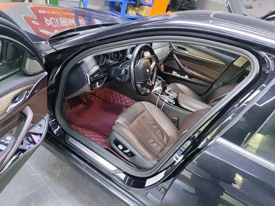 BMW 5 Series 2019 530Li Premium Luxury Package фото 4