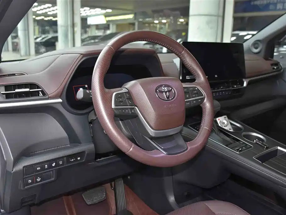 Toyota Sienna 2021 2.5L Hybrid Platinum Edition фото 7